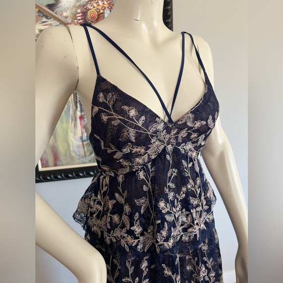 $588 NWT BCBGMAXAZRIA Floral Blooms Metallic Embroidered Ruffle Gown - Picture 9 of 15